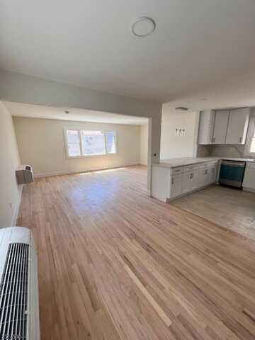 72 69th St, Guttenberg Town, NJ 07093