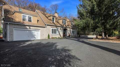 89 East Dr, Watchung, NJ 07069