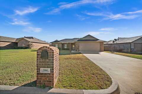 944 Redbud Ln, Bullard, TX 75757