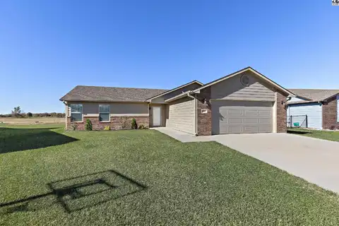 504 Dull Knife St, McPherson, KS 67460