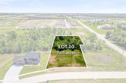 2921 Timber Creek Ct, Hiawatha, IA 52233