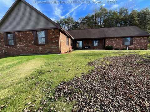 145 Grandview Estates Road, Clendenin, WV 25045