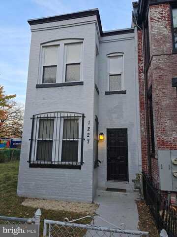 1227 I ST SE, WASHINGTON, DC 20003