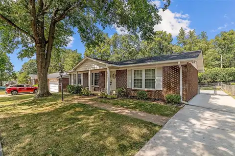 1233 Dorne Drive, Manchester, MO 63021