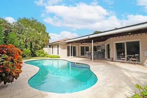 892 NW 83rd Dr, Coral Springs, FL 33071