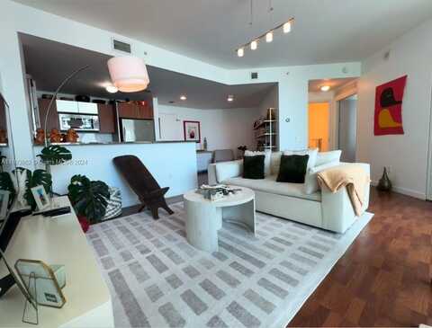 300 S Biscayne Blvd, Miami, FL 33131