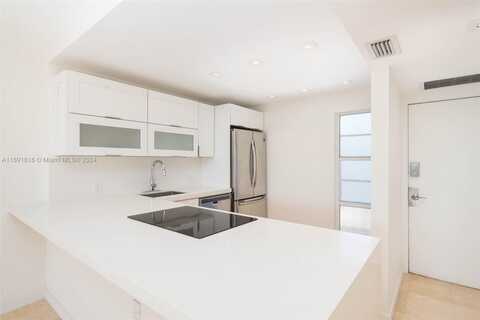 3301 N Country Club Dr, Aventura, FL 33180