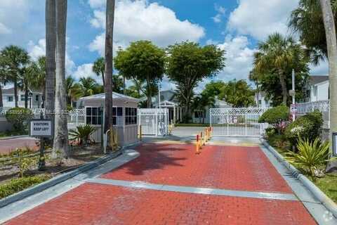 17565 NW 67th Pl, Hialeah, FL 33015