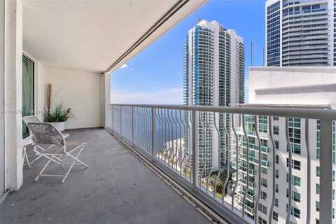 1200 Brickell Bay Dr, Miami, FL 33131