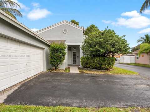 10627 Lago Welleby Dr, Sunrise, FL 33351