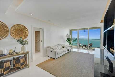800 Claughton Island Dr, Miami, FL 33131