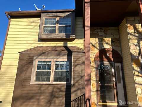 5 Hannah Drive, Brunswick Gardens, NJ 08810