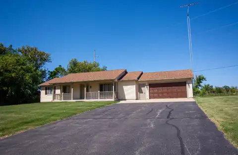 W3104 Krueger Rd, Lake Geneva, WI 53147