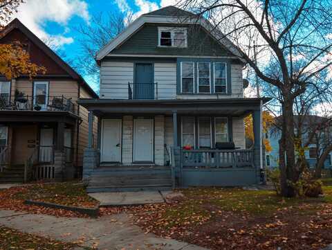 3639 W Sarnow St, Milwaukee, WI 53208