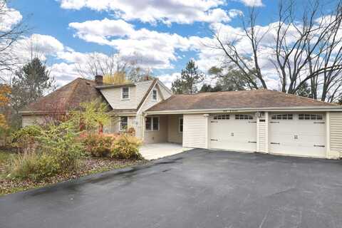 N69w13556 Harding Dr, Menomonee Falls, WI 53051