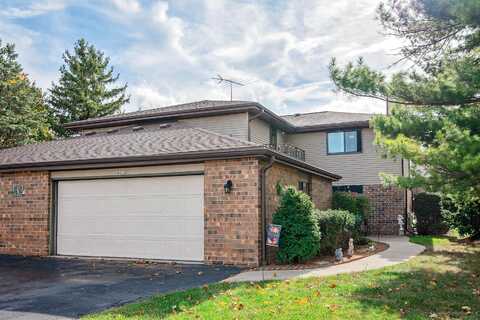 8143 S Forest Hills Cir, Franklin, WI 53132