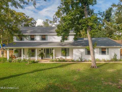 9404 Live Oak Avenue, Ocean Springs, MS 39564