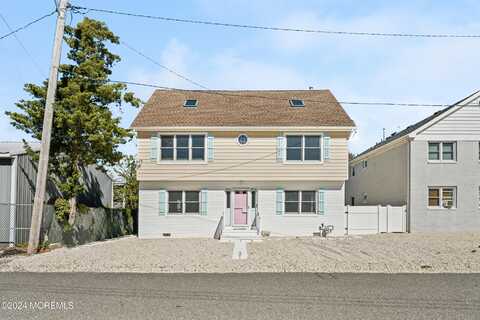 141 Trenton Avenue, Lavallette, NJ 08735