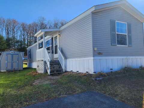 6 Village Drive, Lewiston, ME 04240