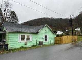 198 Lamar Road, MATOAKA, WV 24736