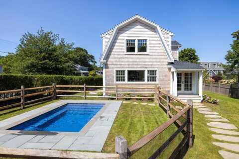 36 Tashmoo Avenue, Vineyard Haven, MA 02568