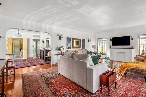 8246 4th Street, Los Angeles, CA 90048