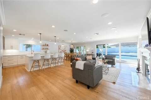 22548 Friar Street, Woodland Hills, CA 91367