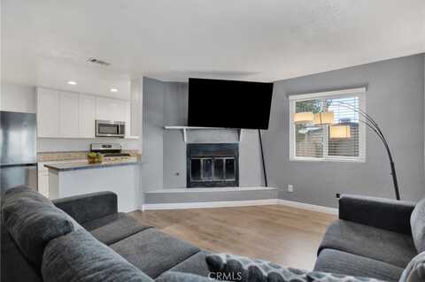 10590 Navajo Road, Apple Valley, CA 92308