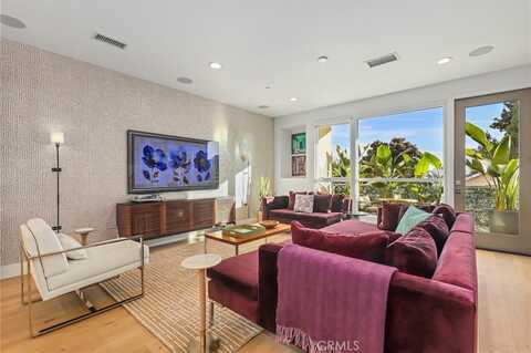 6072 W Studio Court, Los Angeles, CA 90038