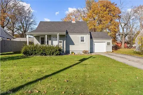 27 Helena Drive, Struthers, OH 44471