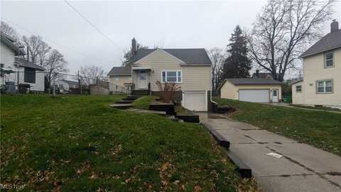 8 29th Street SW, Barberton, OH 44203