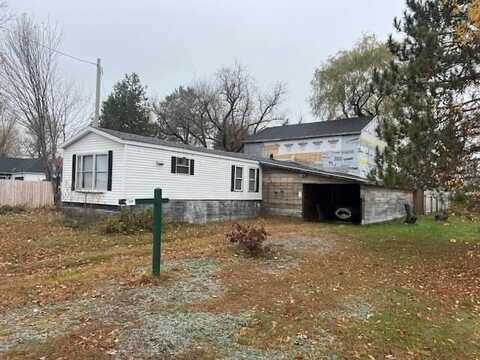 39 Van Horne Avenue, Brownville, ME 04414