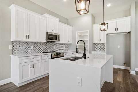 4913 Wichita Street, Granbury, TX 76048