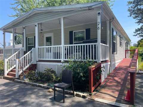 525-26 Riverleigh Avenue, Riverhead, NY 11901