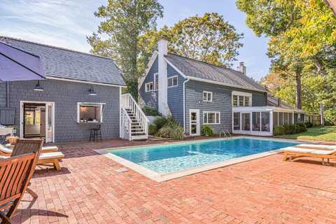 16 Quantuck Bay Lane, Westhampton Beach, NY 11978