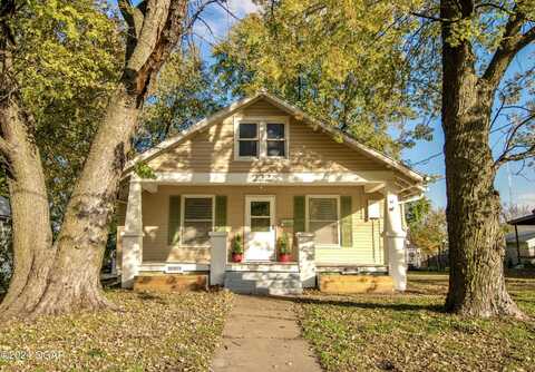 222 N Elm Street, Nevada, MO 64772