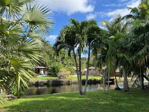 808 SW 8th Ter, Fort Lauderdale, FL 33315