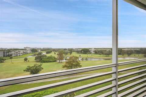 3520 Oaks Way, Pompano Beach, FL 33069
