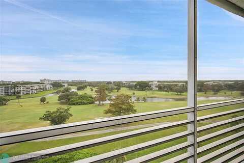 3520 Oaks Way, Pompano Beach, FL 33069