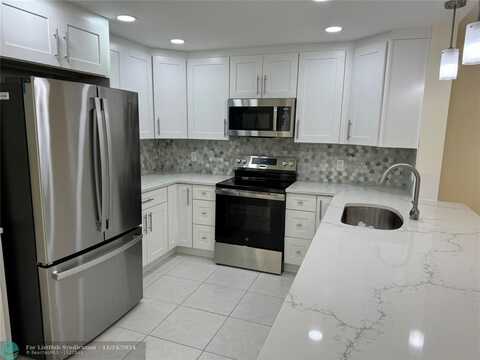 9005 Flynn Cir, Boca Raton, FL 33496