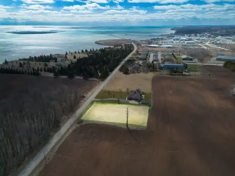 717 LAKESHORE Drive, KEWAUNEE, WI 54216