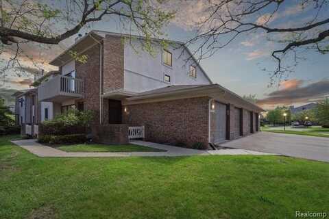 6677 Maple Lakes Drive, West Bloomfield, MI 48322