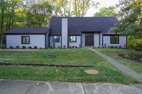 2635 W WALTON Boulevard, Waterford, MI 48329