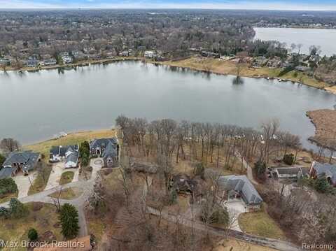 2101 Uplong Street, West Bloomfield, MI 48324