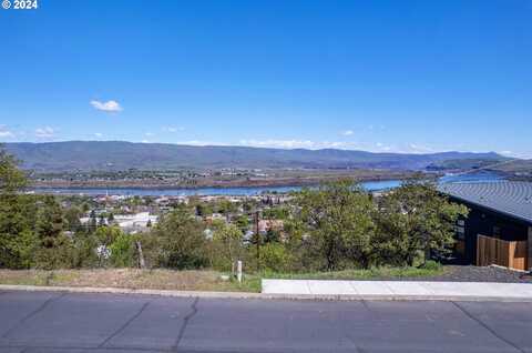 305 E SCENIC VIEW LN, The Dalles, OR 97058