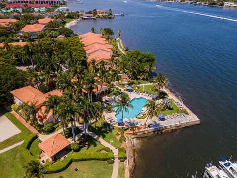 135 Yacht Club Way, Hypoluxo, FL 33462