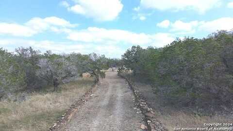 890 COUNTY ROAD 246, Hondo, TX 78861