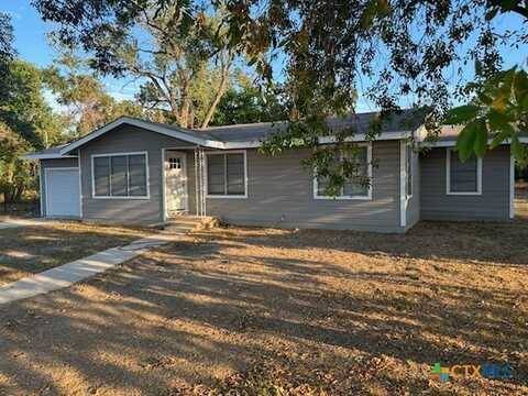 1025 E Fannin Street, Luling, TX 78648