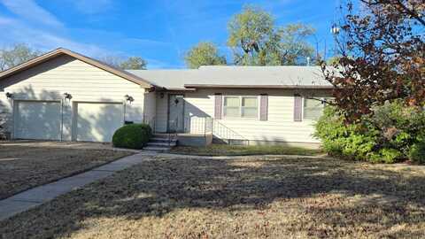 620 East Oak Street, Liberal, KS 67901