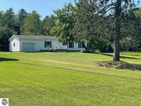 2800 S 33 Road, Cadillac, MI 49601